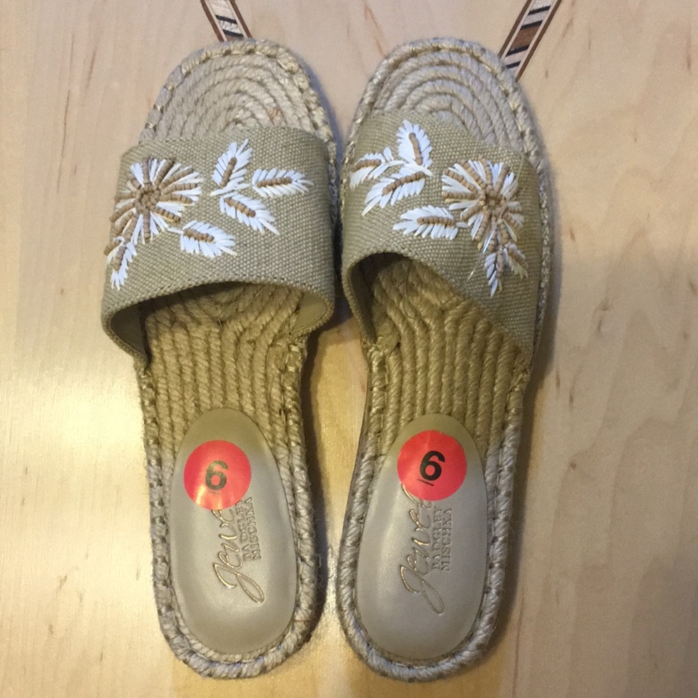Badgley Mischka Jewel Embellished Sandals – NWOT – Women’s 6
